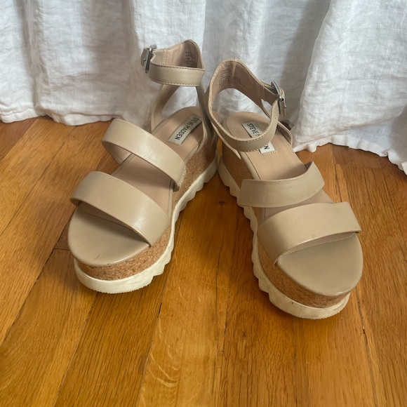 Steve Madden Platform Sandal - Picture 2 of 3